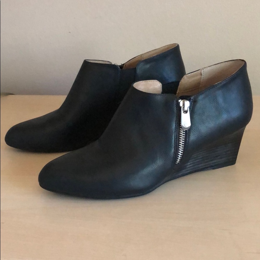 Adrienne Vittadini ankle booties size 9M